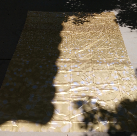 Decorative backdrop cloth with the design shown will come unopened (4E) - Picture 10 of 16